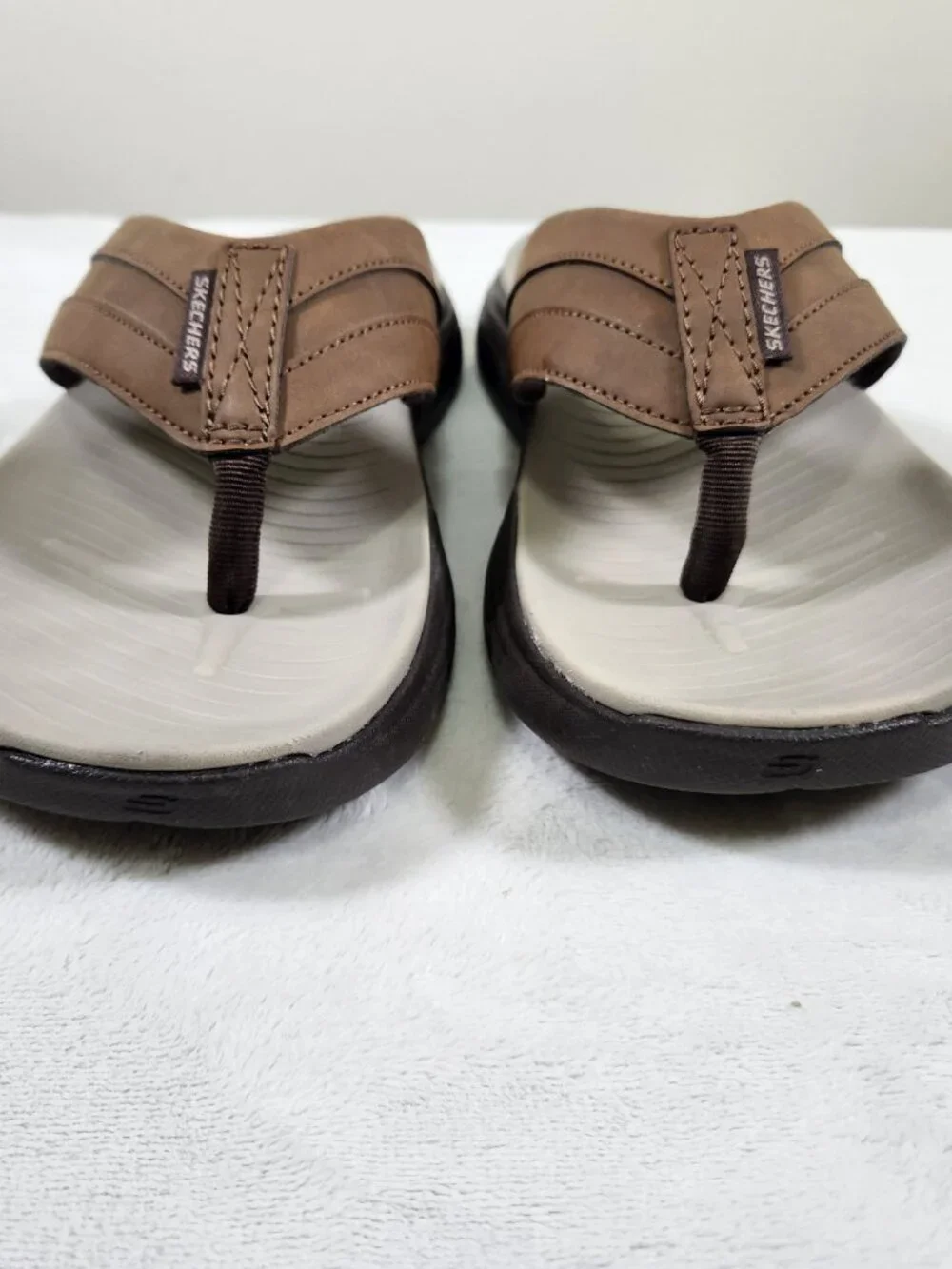 Skechers Mens Size 13 Flip Flop Sandals Shoes Relaxed Fit Luxe Foam Brown